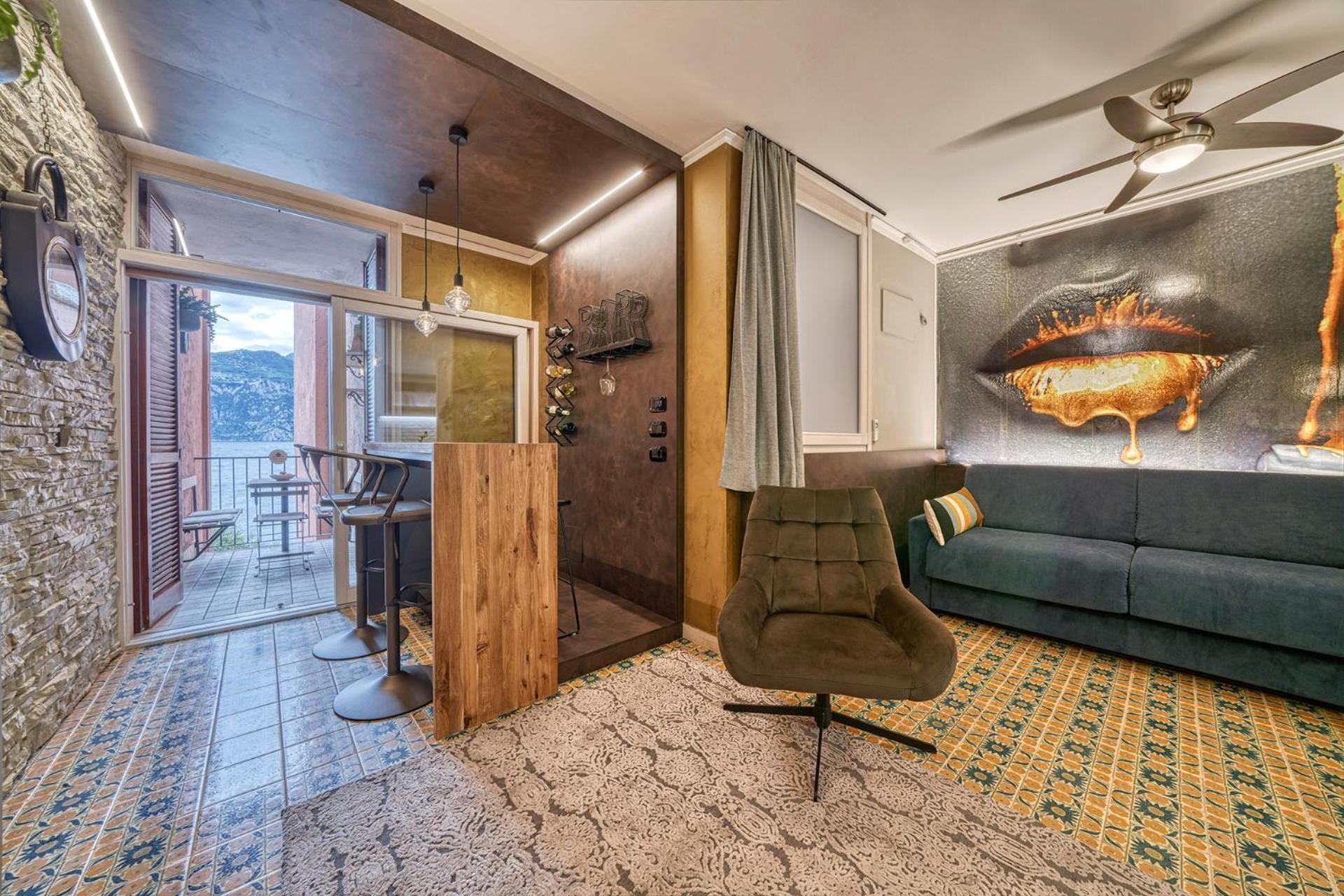 City Central Apartment Romantic Lakefront Balcony - Malcesine - Porto Vecchio 11 Eksteriør bilde